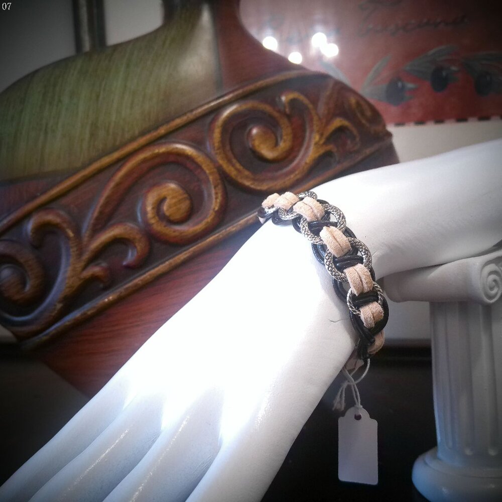 CELTIC KNOTT Black & Tan Leather with (5) Silver Rings Size 6 3/4"